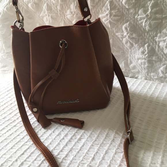 Crossbody bags, leather, sm/medium size priced individually questions?Please ask - Picture 9 of 12